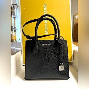 ‘MICHAEL KORS’
- Mercer Medium Pebbled Leather Crossbody Bag